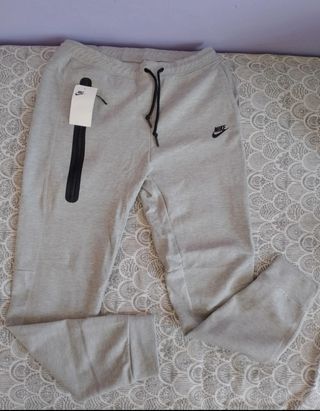A estrenar talla XL 
NIKE M Nk TCH FLC Jg
