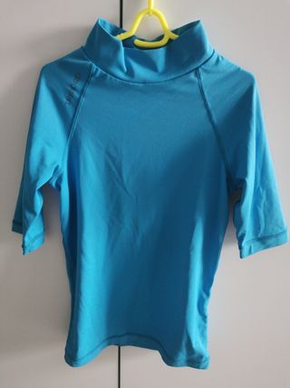 Traje neopreno y camiseta protección solar niño