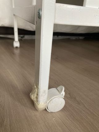Cuna bebé blanca con ruedas