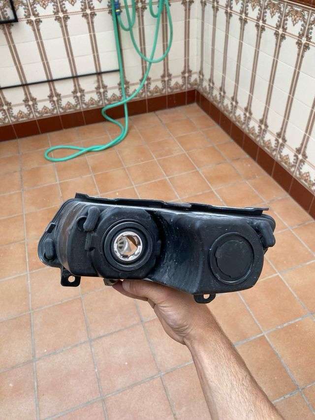 Faro antiniebla Polo 6R (izquierdo)