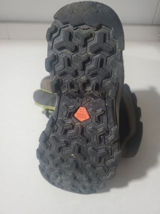 Botas montaña / treking niño talla 29 decathlon
