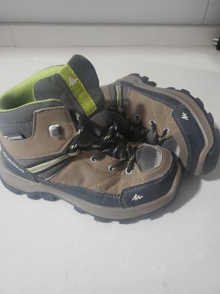 Botas montaña / treking niño talla 29 decathlon