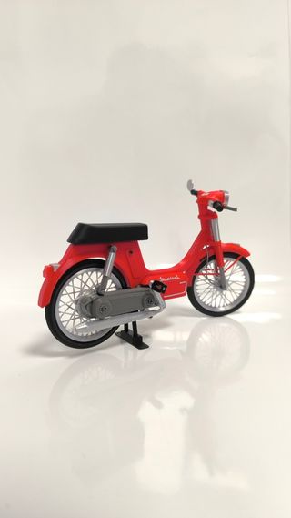 Maqueta Vespino L escala 1/10 color rojo