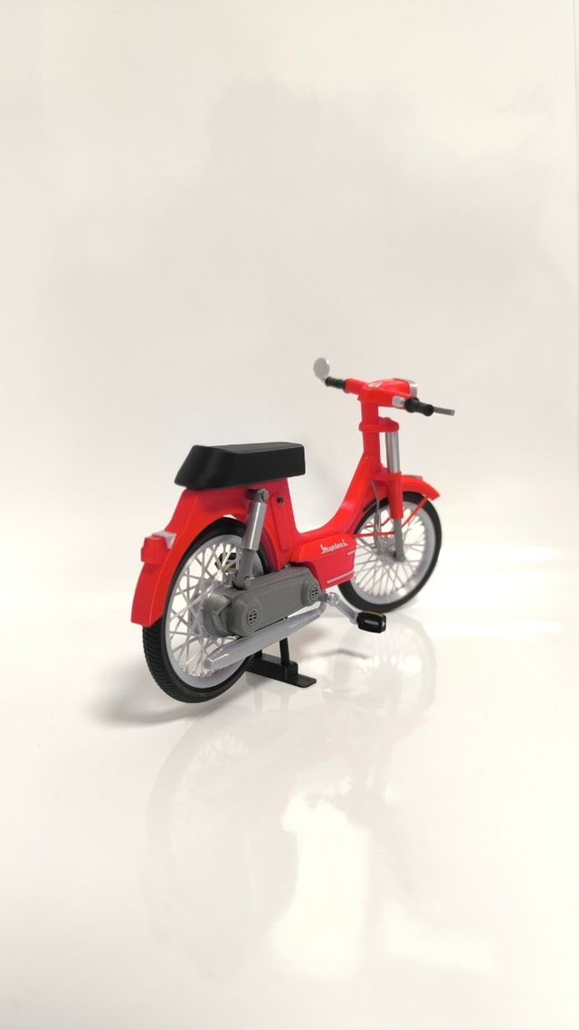 Maqueta Vespino L escala 1/10 color rojo