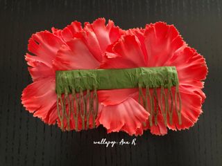 Aros de petalos y tiara roja pequeña flamenca