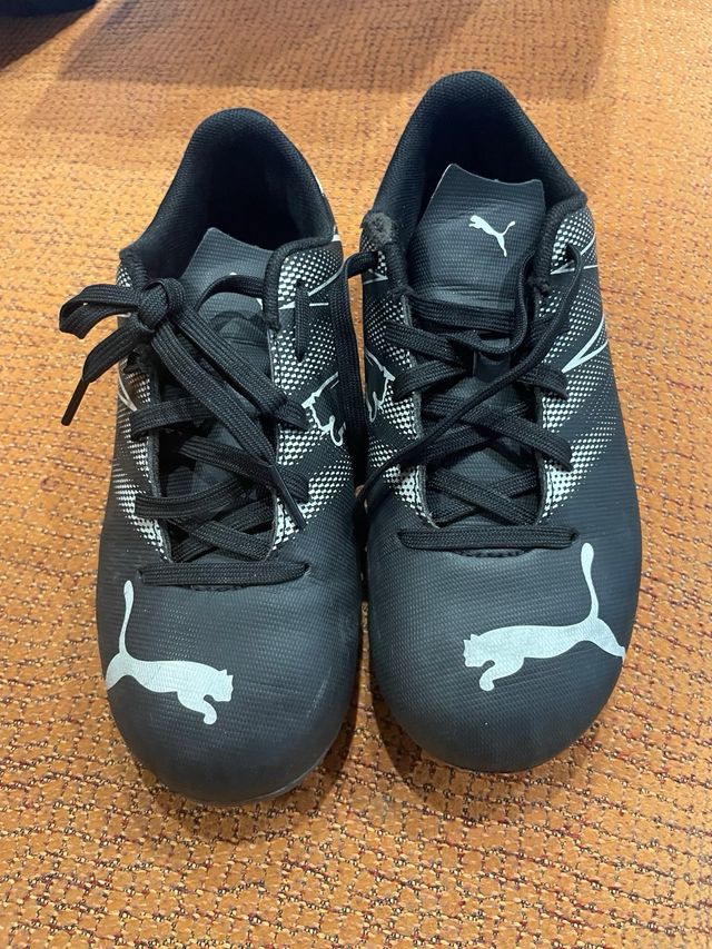 Botas Puma fútbol niño talla 33