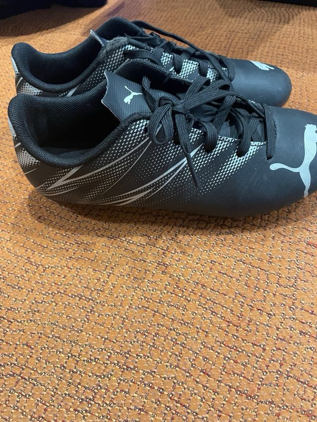 Botas Puma fútbol niño talla 33