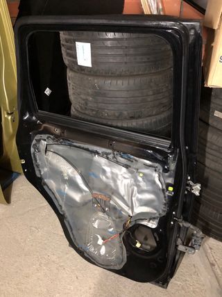 Puerta trasera izq. C-Crosser