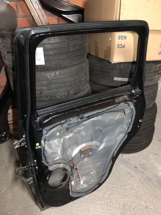 Puerta trasera derecha C-Crosser