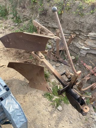 PASCUALI CON REMOLQUE Y APEROS