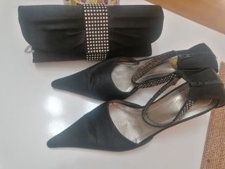 Zapatos salón negros con bolso de fiesta