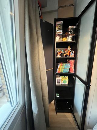 Vitrina madera negra y cristal Ikea Billy/Oxberg