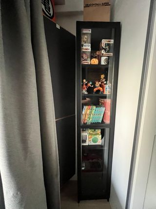 Vitrina madera negra y cristal Ikea Billy/Oxberg