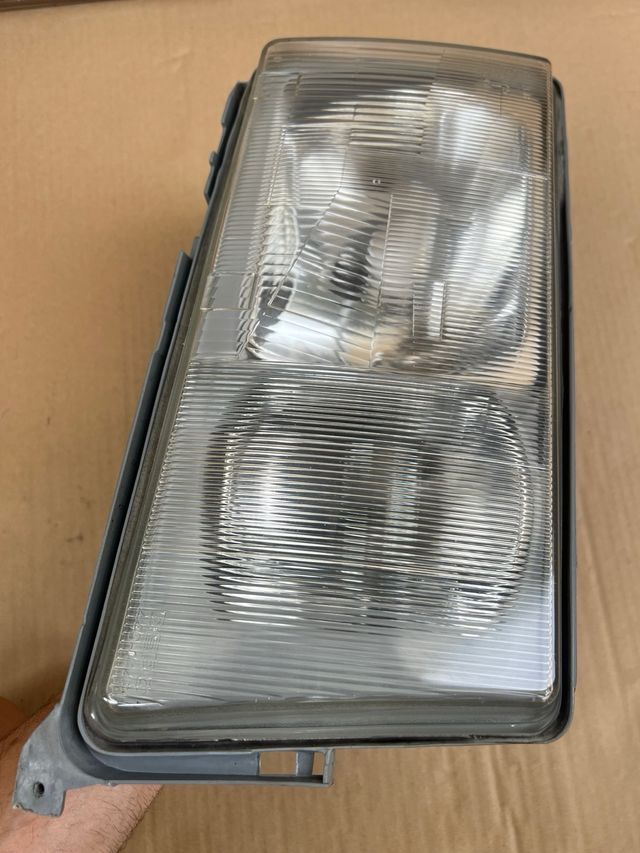 Faro derecho Mercedes 190 W201 