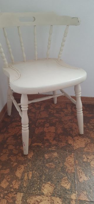 Silla de madera natural artesana.