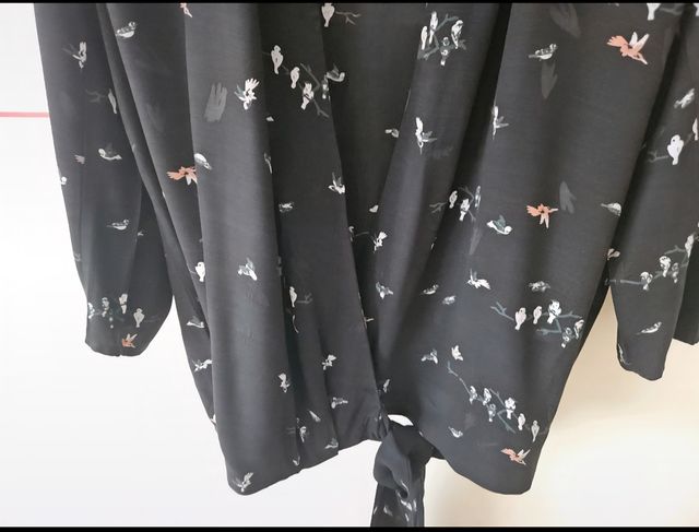 Blusa negra Comptoir des Cotonniers viscosa.