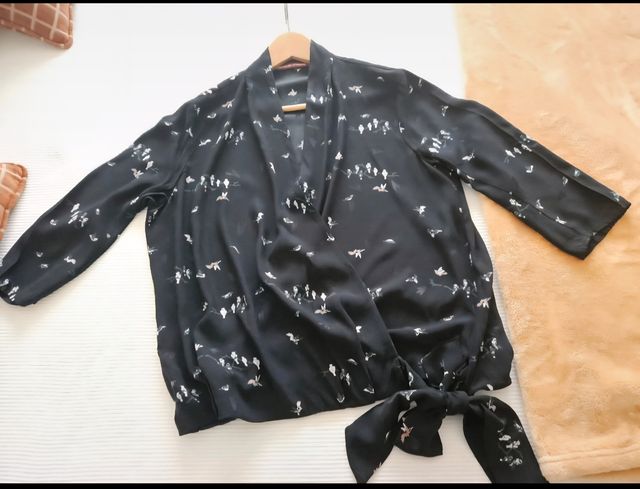 Blusa negra Comptoir des Cotonniers viscosa.