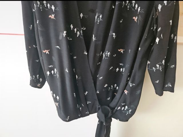 Blusa negra Comptoir des Cotonniers viscosa.