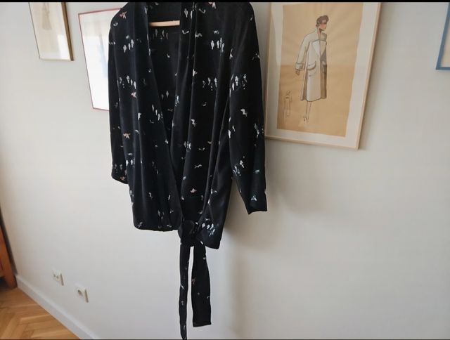 Blusa negra Comptoir des Cotonniers viscosa.