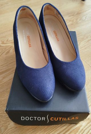 Zapatos Doctor Cutillas azules, talla 38.