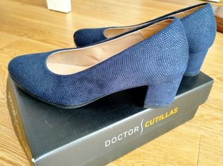 Zapatos Doctor Cutillas azules, talla 38.