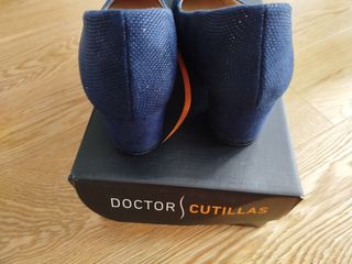 Zapatos Doctor Cutillas azules, talla 38.
