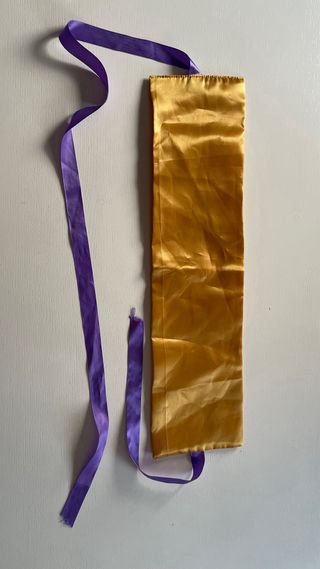 Traje asiático azul y morado