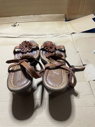 Sandalias cuña YESS marrón