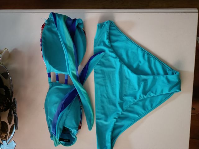 Biquini multicolor turquesa