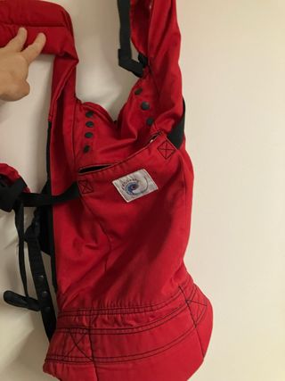 Mochila porteo Ergobaby roja