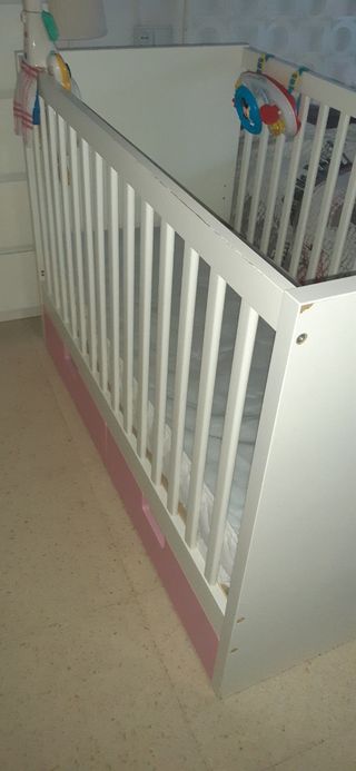 Cuna de bebé Ikea Stuva con cajones
