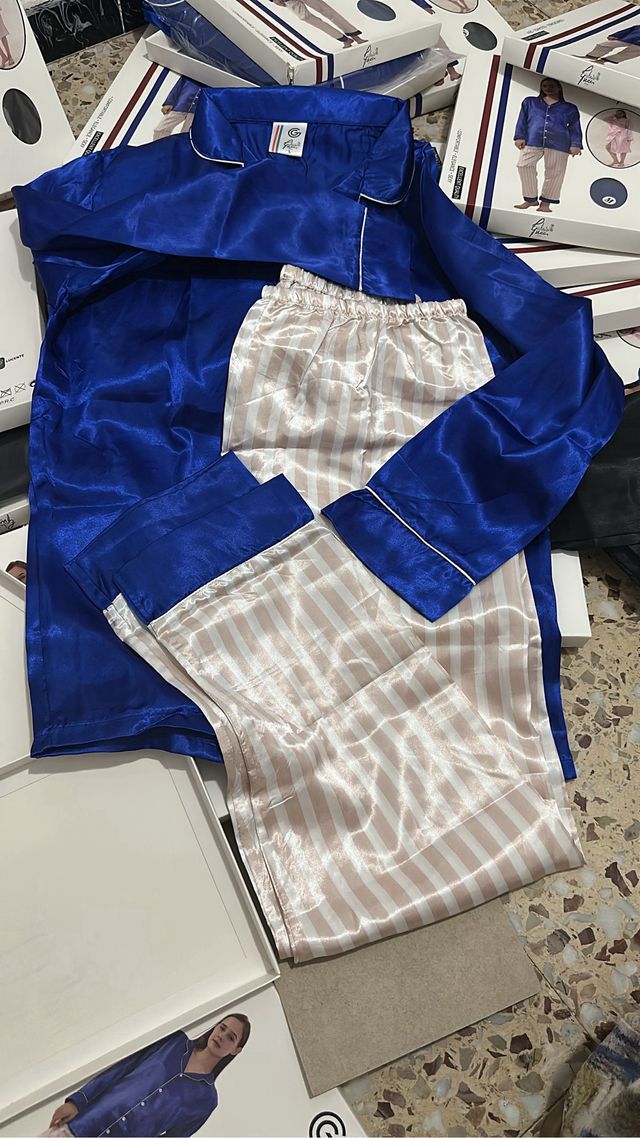 Pijama Satén Azul y negra 