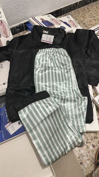 Pijama Satén Azul y negra 
