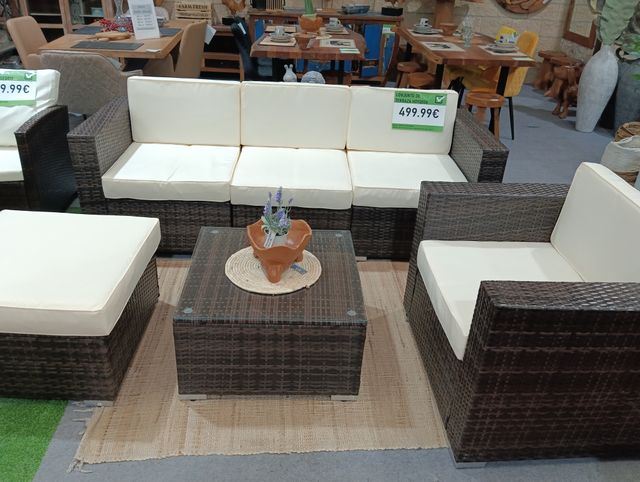 Sofá 3 plazas + mesa + 1 sillón, Puff de Terraza