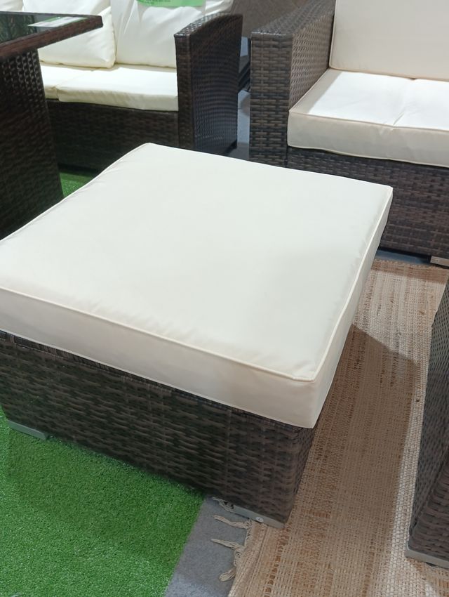 Sofá 3 plazas + mesa + 1 sillón, Puff de Terraza