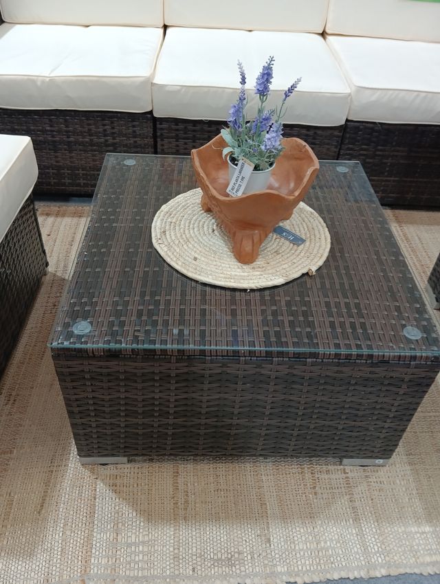 Sofá 3 plazas + mesa + 1 sillón, Puff de Terraza