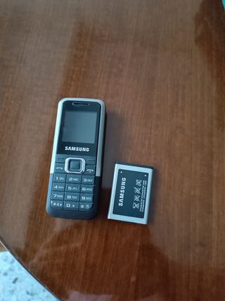 Móvil Samsung con batería y cargador. Urge vender.