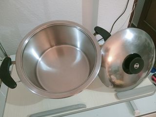 ,.A M C MARCA SUIZA. ACERO INOXIDABLE DE CALIDAD.