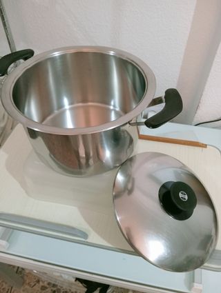 ,.A M C MARCA SUIZA. ACERO INOXIDABLE DE CALIDAD.