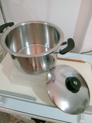 ,.A M C MARCA SUIZA. ACERO INOXIDABLE DE CALIDAD.