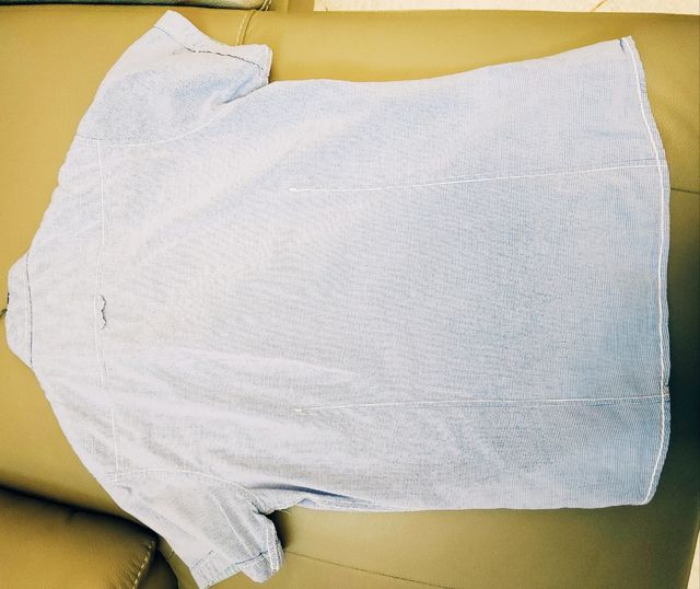 Camicia blu a quadri, maniche corte