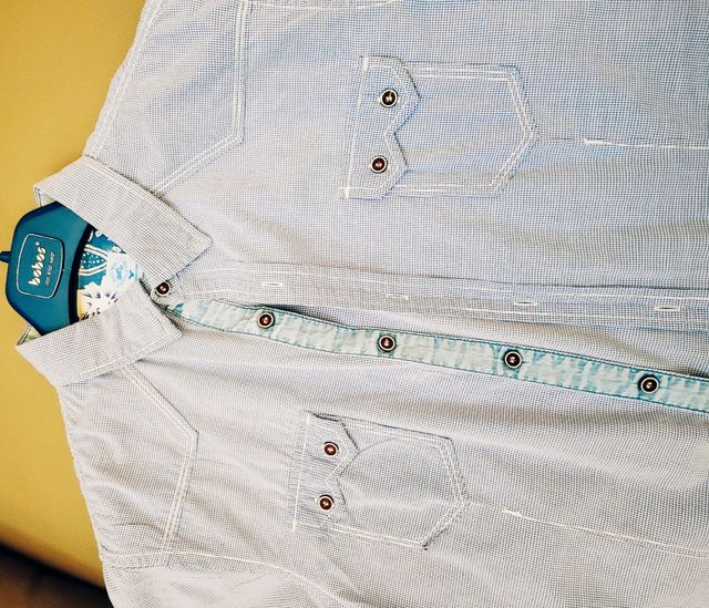 Camicia blu a quadri, maniche corte