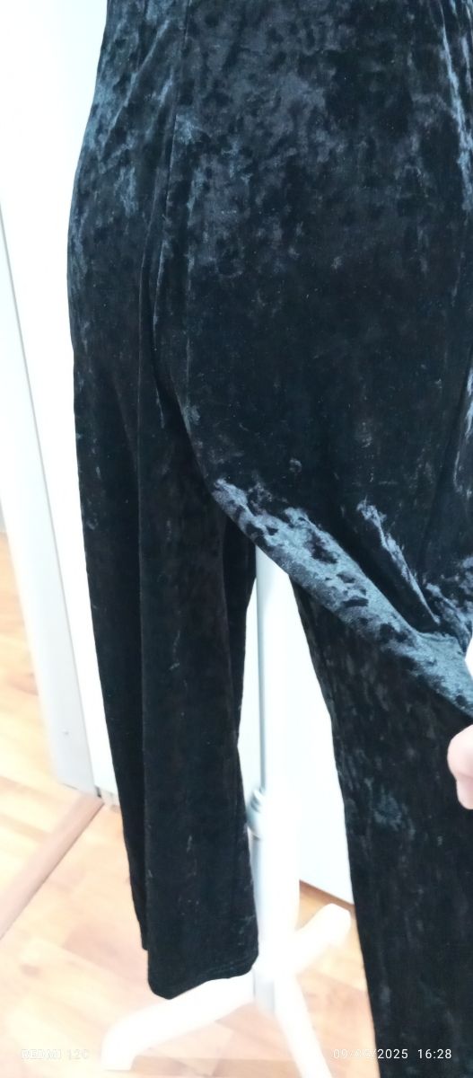 Salopette in vellutino nero