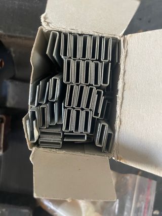 Grapadora neumática + clavos