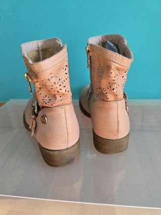 Botines rosas NÚMERO 37. XTI. 
3,30 EUROS