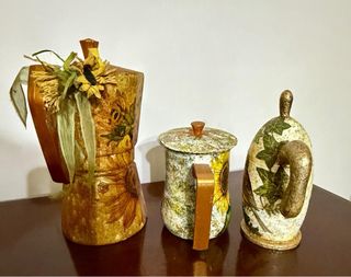 Caffettiere decorate a découpage una é Guzzini