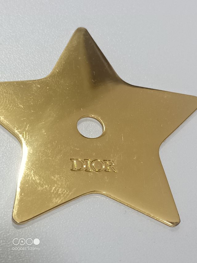 Estrella Dior dorada