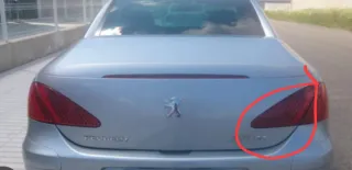 Embellecedor derecho faro peugeot 307 cc d.Tulipa