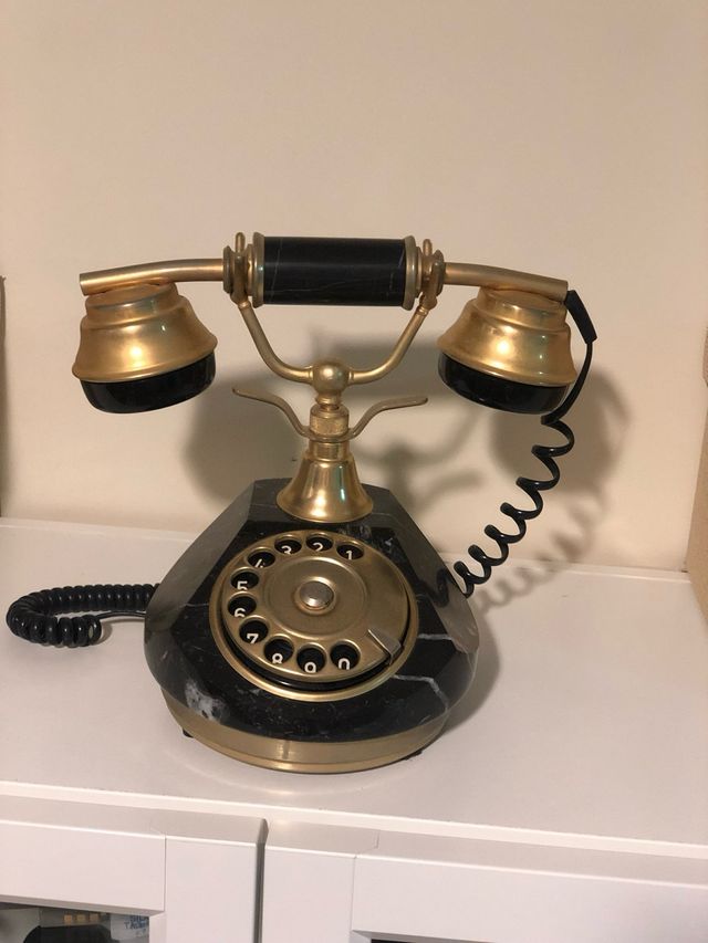 Teléfono retro antiguo