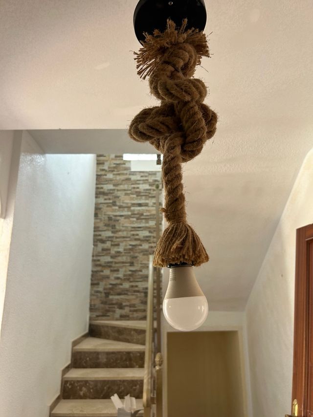 Lámpara colgante de cuerda